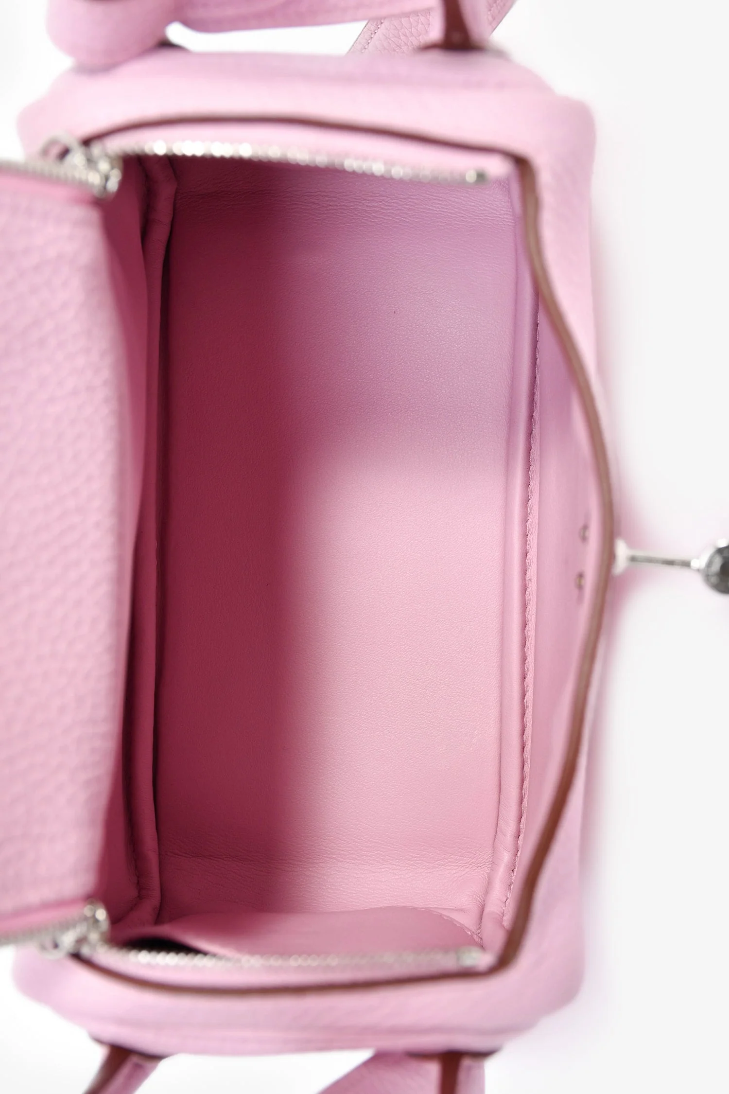 Hermès 2022 Mauve Sylvestre Clemence Leather Mini Lindy - Image 6