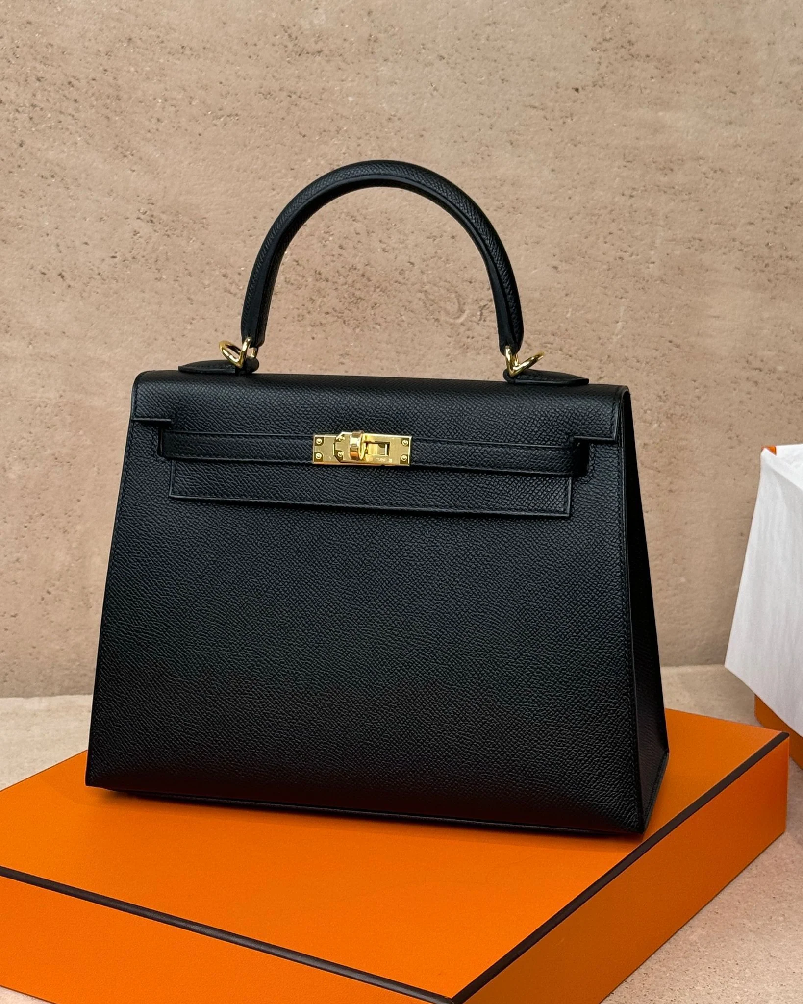 Hermès Kelly 25 - Black Epsom | Gold Hardware - Image 7
