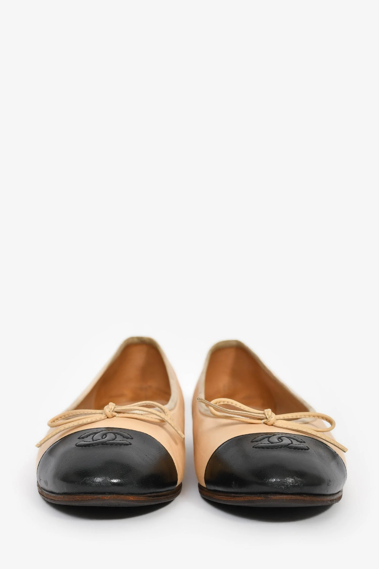 Pre-Loved Chanel™ Beige/Black Leather Cap Toe CC Ballet Flats Size 38.5 (As Is) - Image 3